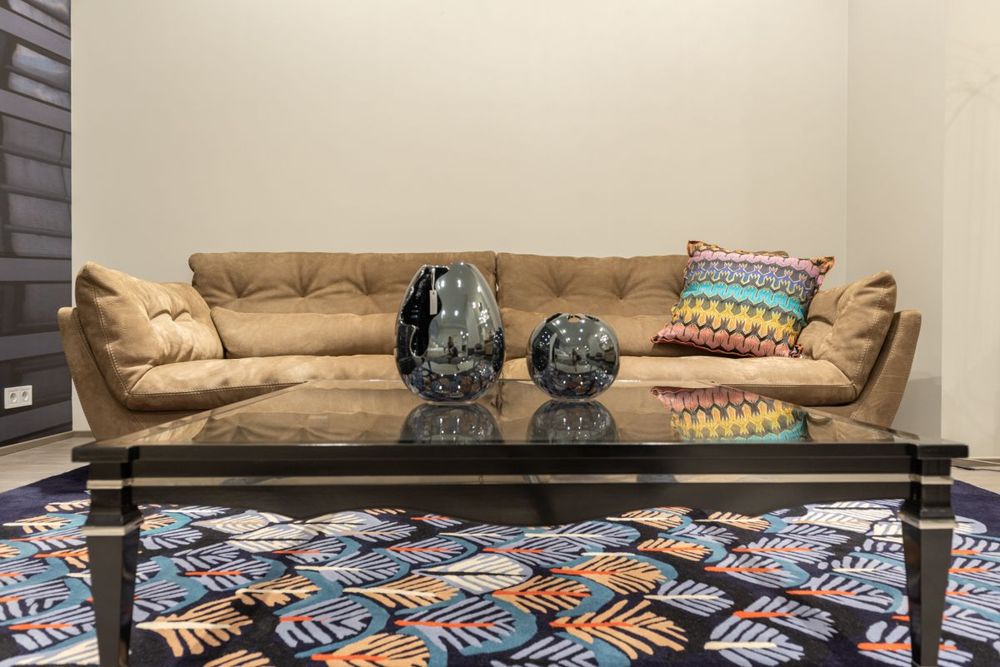 Clean, cozy living room carpet in a Ridgefield, CT home ready for professional cleaning